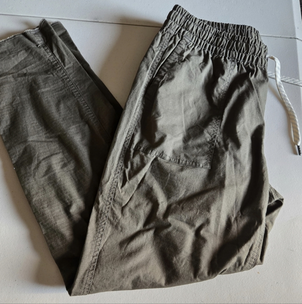 Vuori Womens Ripstop Pant Army Green Color Size Medium